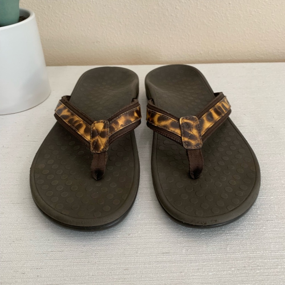 Vionic Brown Leopard Print Flip Flop Orthotic Com… - image 4